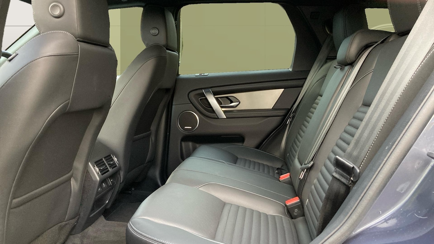 Used Land Rover Discovery Sport 2024 for sale - 76649943: Photo 4