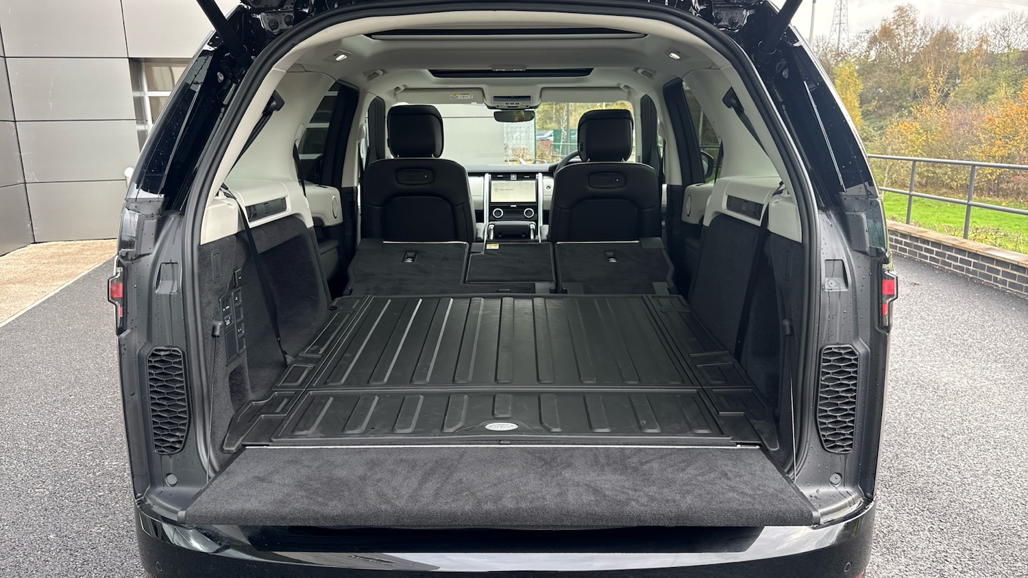 Used Land Rover Discovery 2025 for sale - 78152905: Photo 10