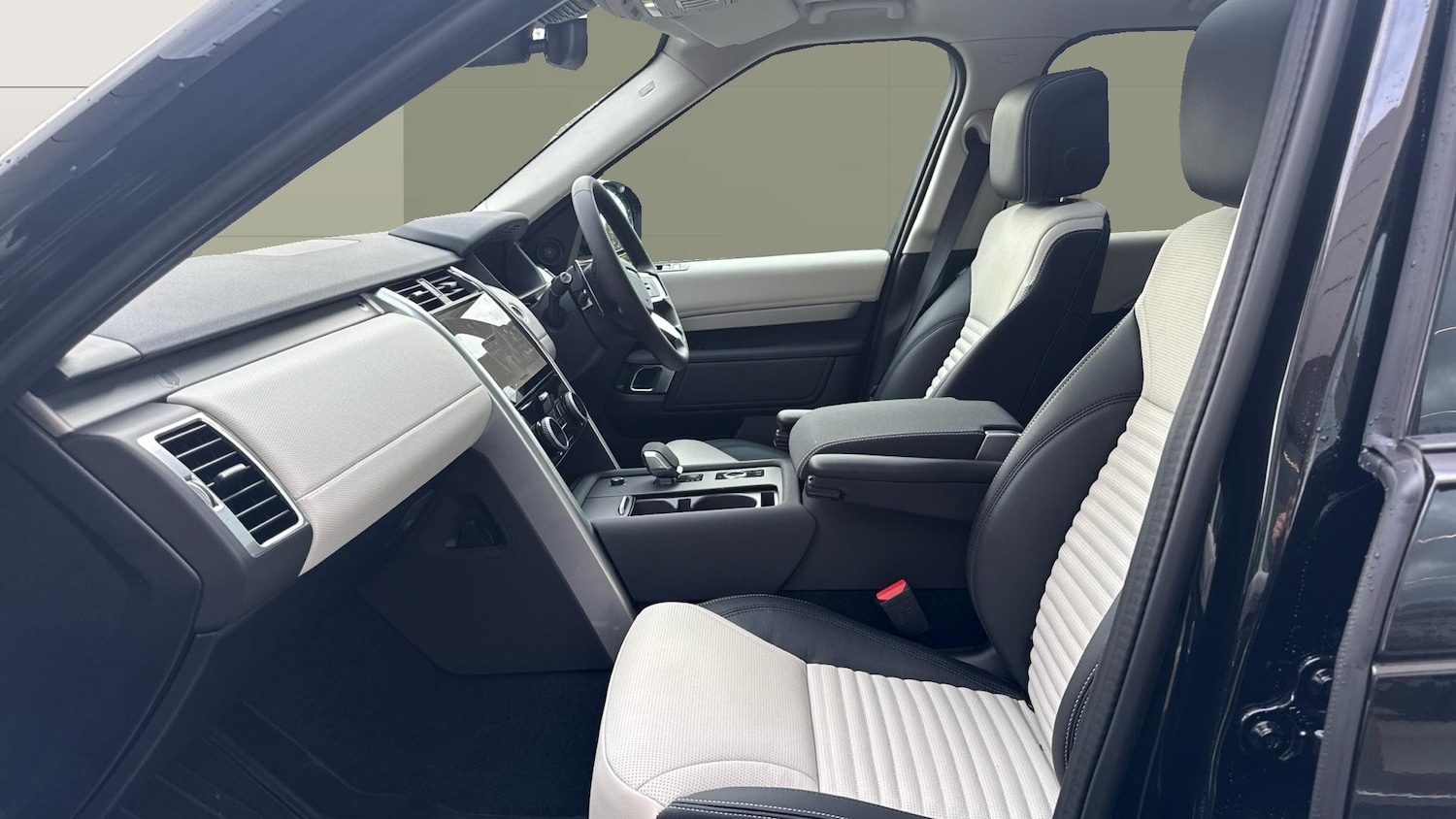 Used Land Rover Discovery 2025 for sale - 78152905: Photo 3