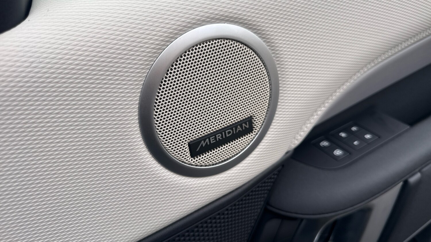 Used Land Rover Discovery 2025 for sale - 78152905: Photo 32