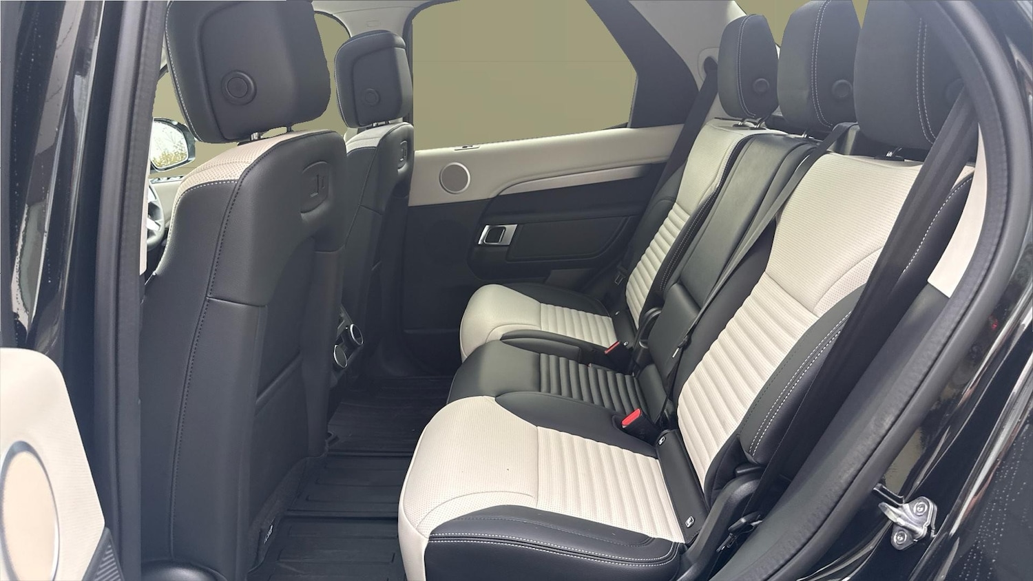 Used Land Rover Discovery 2025 for sale - 78152905: Photo 4