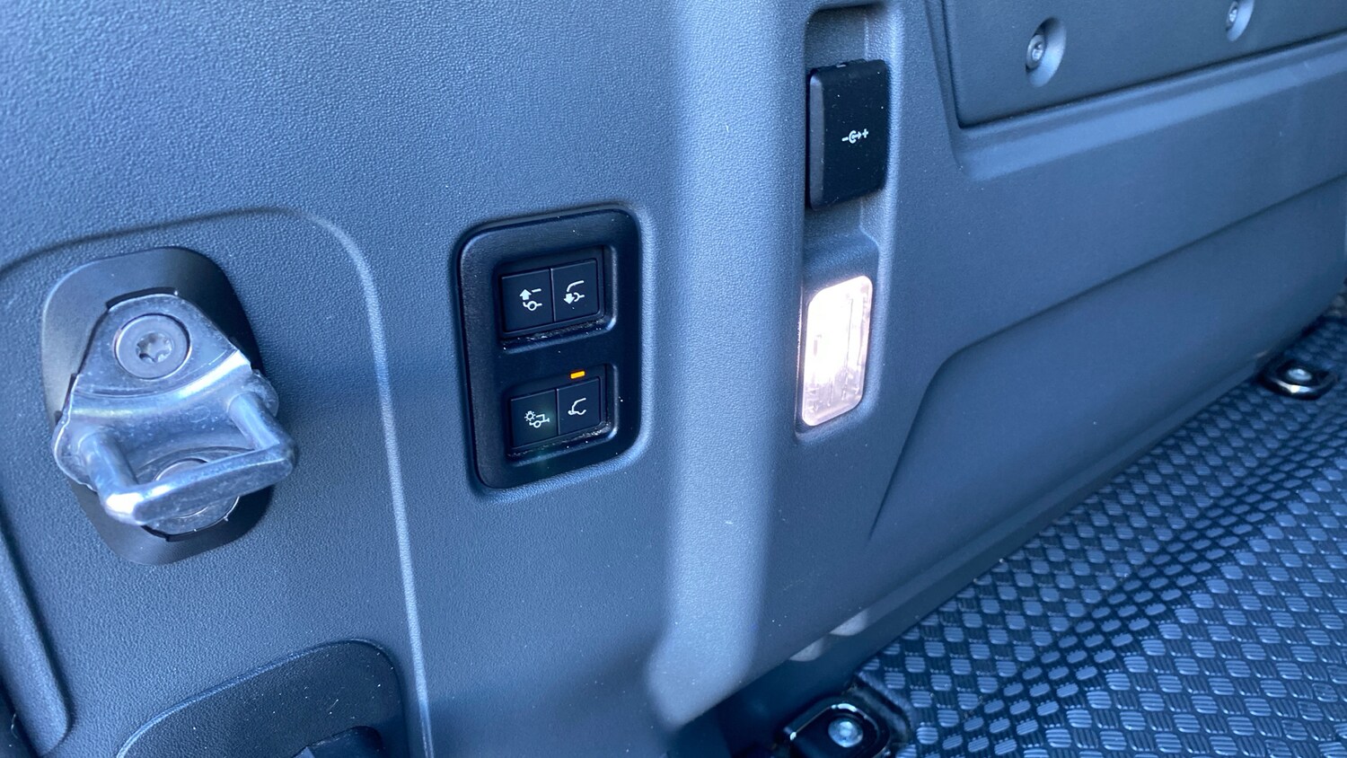 Used Land Rover Defender 2023 for sale - 78011498: Photo 32