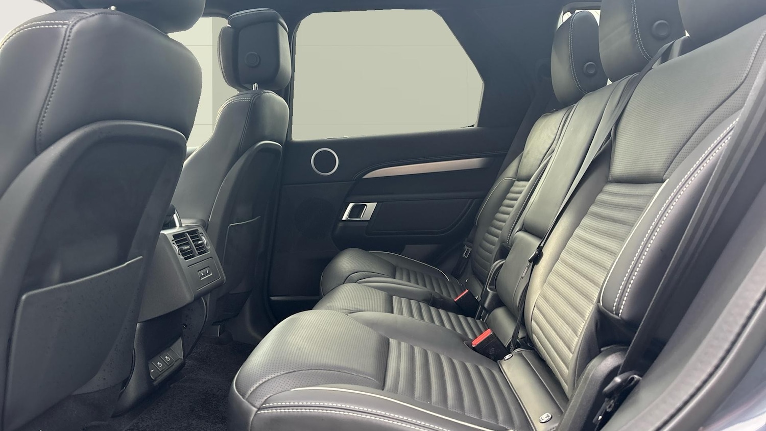 Used Land Rover Discovery 2024 for sale - 77350327: Photo 4