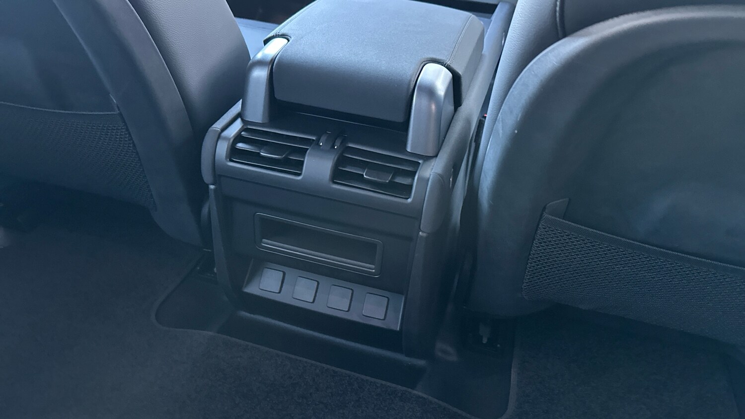 Used Land Rover Defender 2022 for sale - 76737930: Photo 18