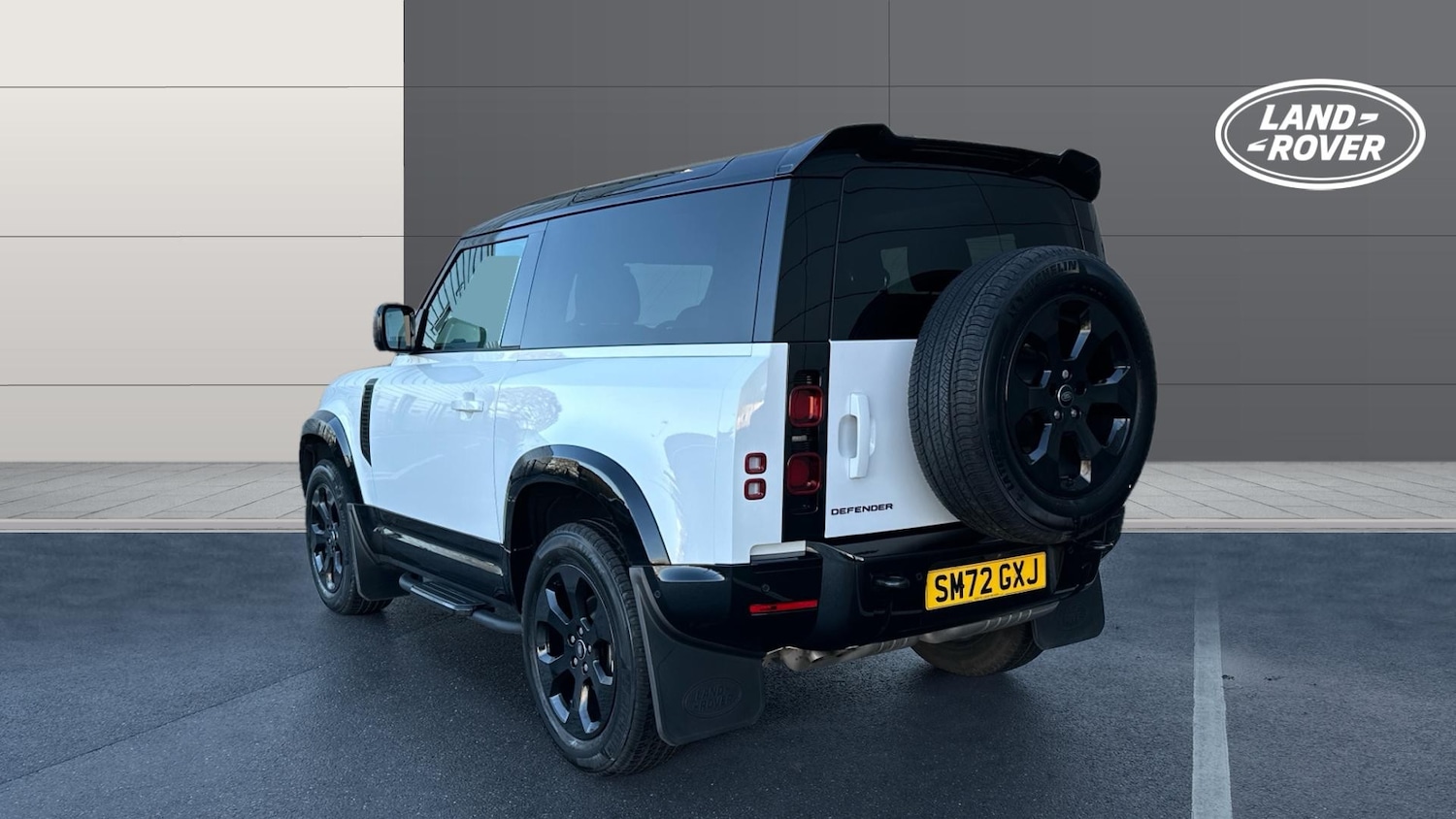 Used Land Rover Defender 2022 for sale - 76737930: Photo 2