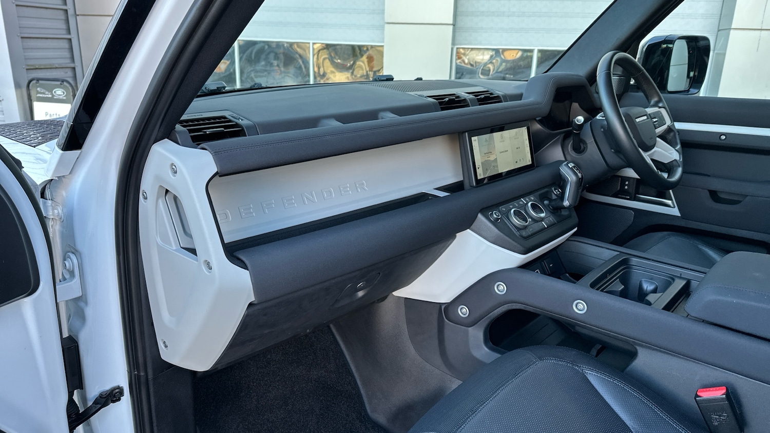 Used Land Rover Defender 2022 for sale - 76737930: Photo 28