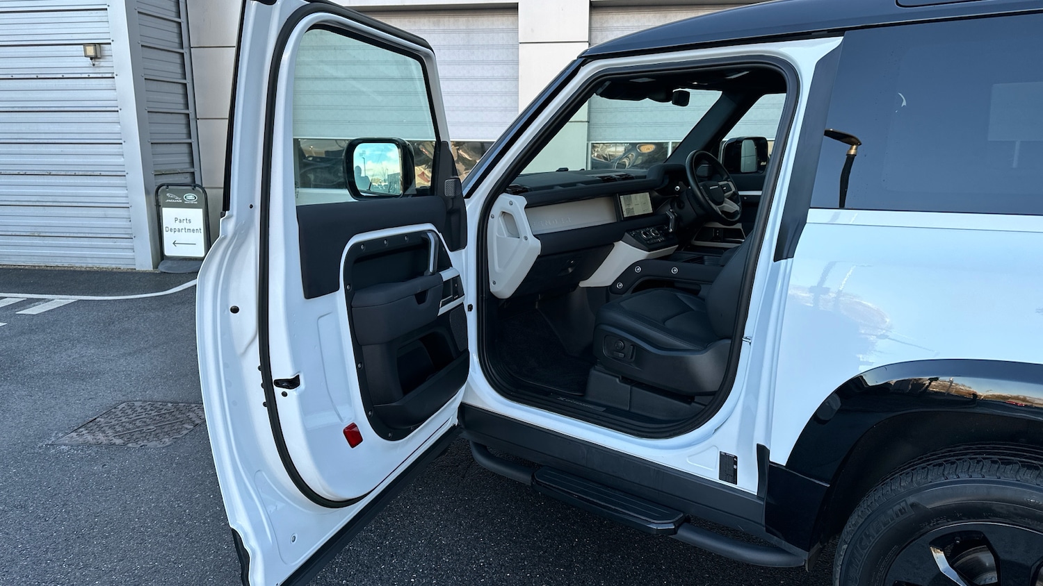 Used Land Rover Defender 2022 for sale - 76737930: Photo 29