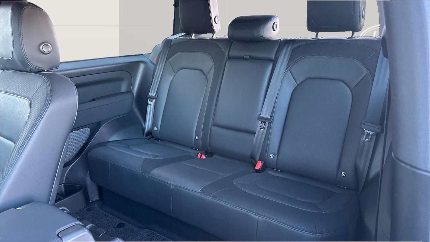 Used Land Rover Defender 2022 for sale - 76737930: Photo 4