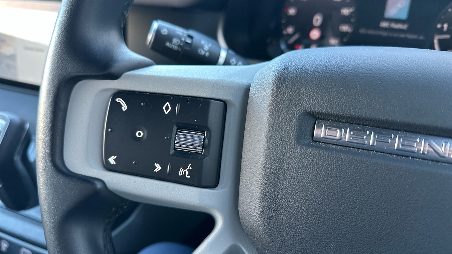 Used Land Rover Defender 2022 for sale - 76737930: Photo 55