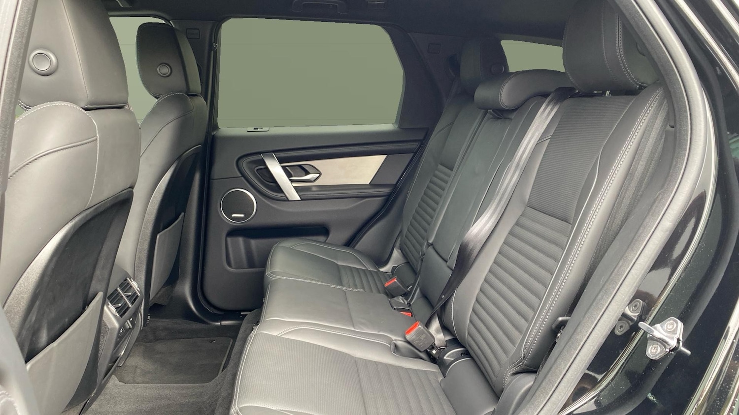 Used Land Rover Discovery Sport 2025 for sale - 76273601: Photo 4