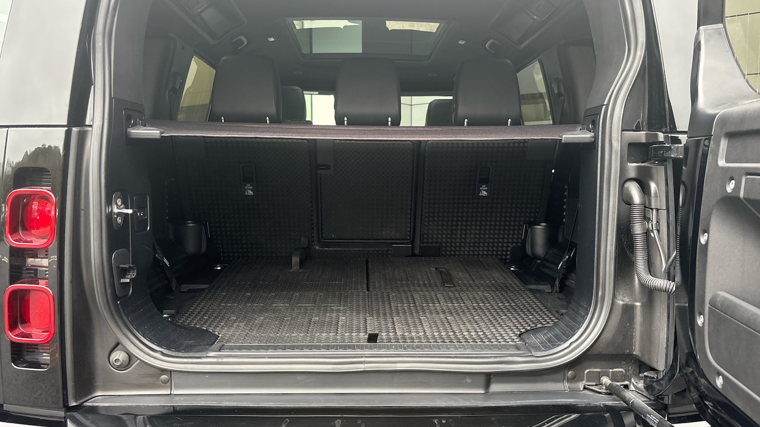 Used Land Rover Defender 2023 for sale - 76554124: Photo 10