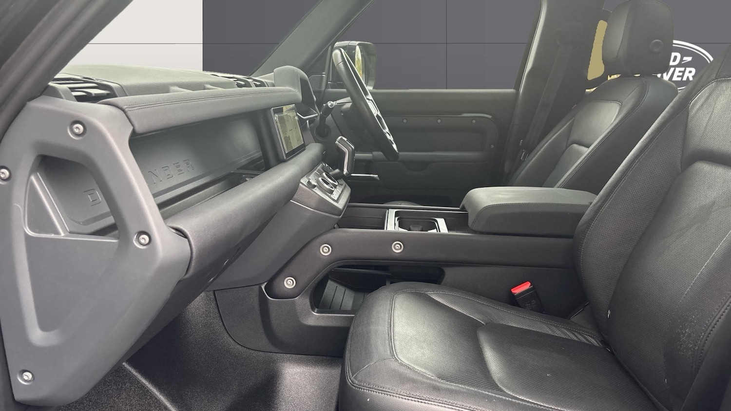 Used Land Rover Defender 2023 for sale - 76554124: Photo 3