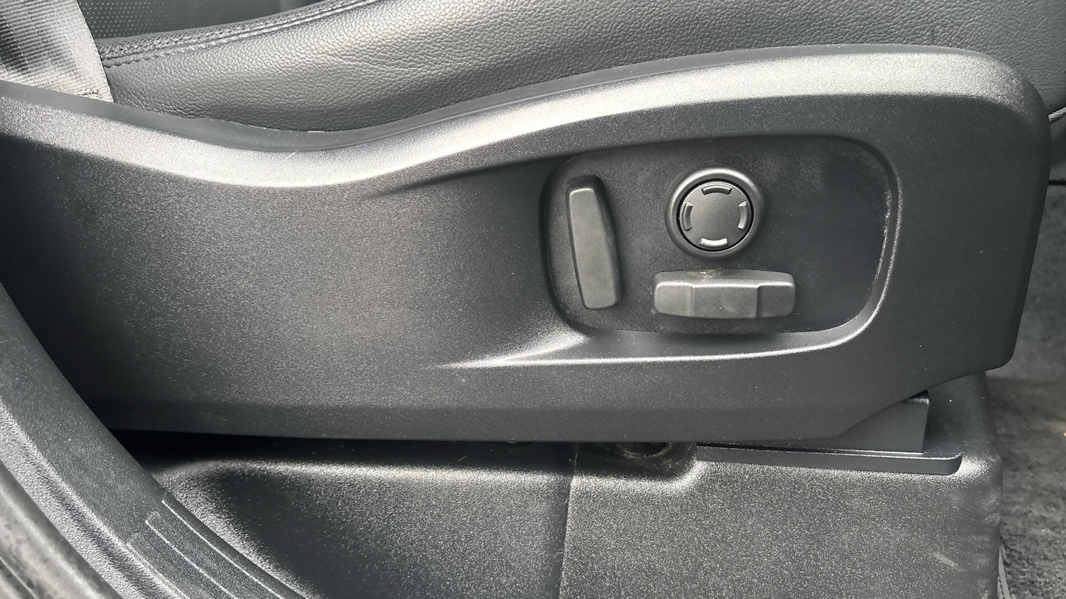 Used Land Rover Defender 2023 for sale - 76554124: Photo 32