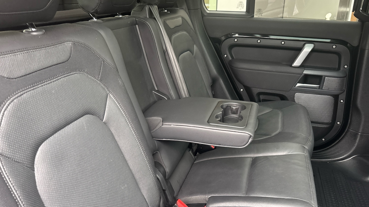 Used Land Rover Defender 2023 for sale - 76554124: Photo 37