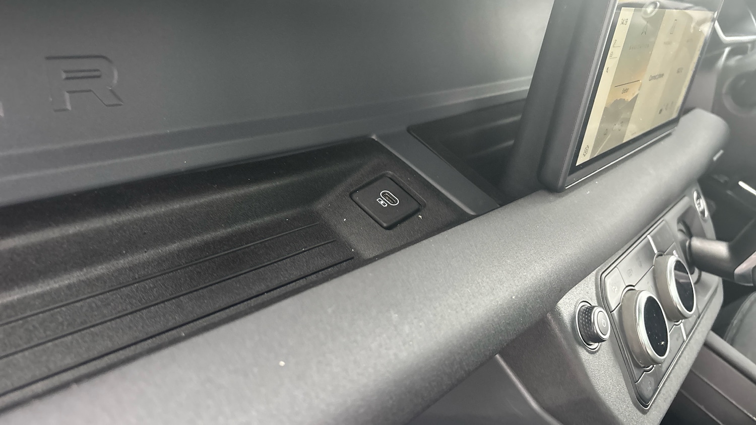 Used Land Rover Defender 2023 for sale - 76554124: Photo 41