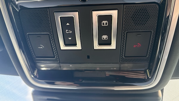 Used Land Rover Range Rover Velar 2024 for sale - 76220677: Photo 29