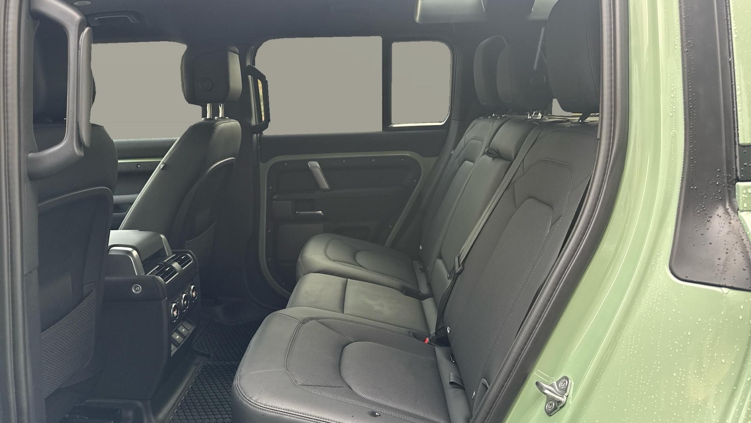 Used Land Rover Defender 2023 for sale - 76808033: Photo 4