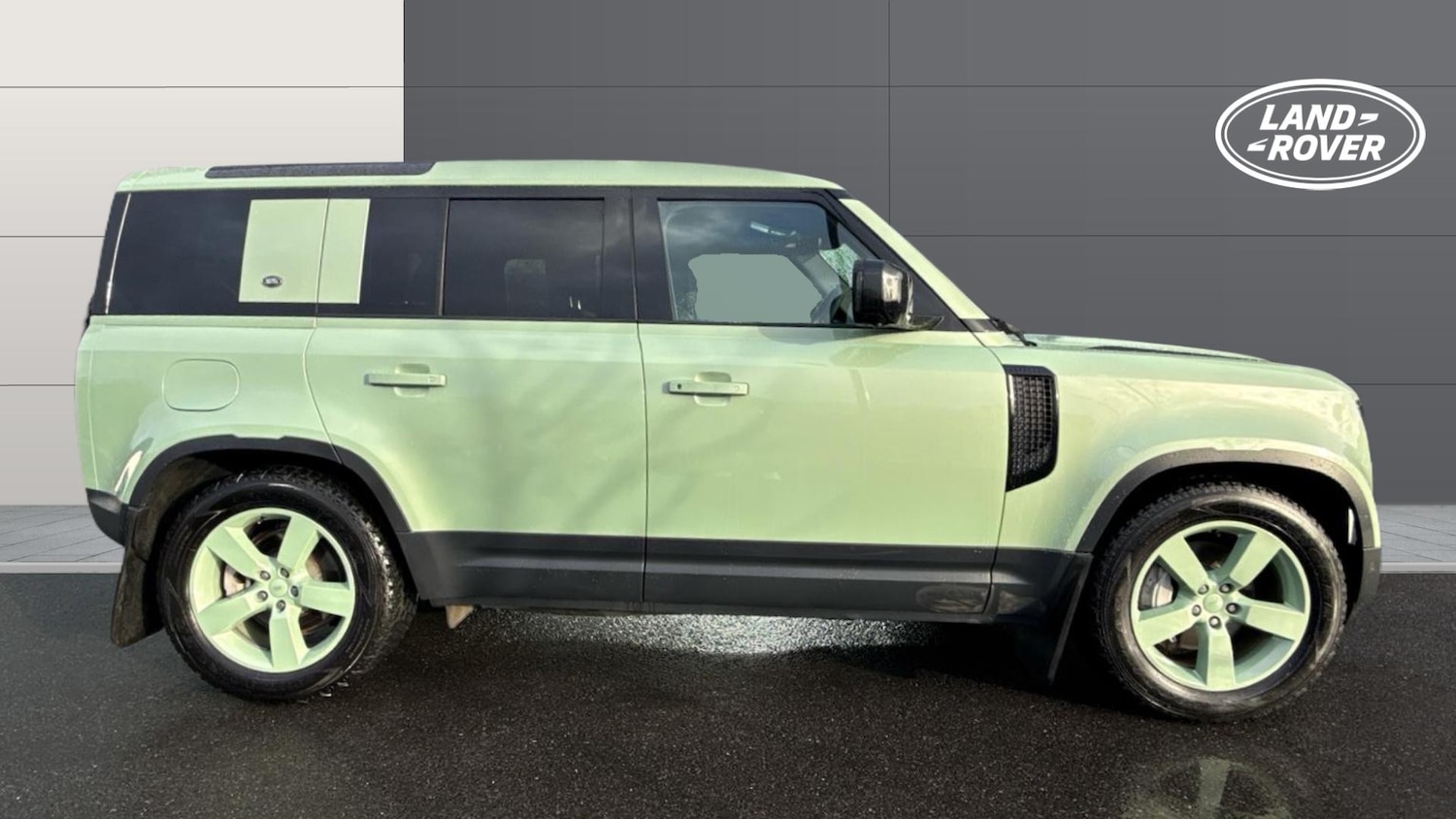 Used Land Rover Defender 2023 for sale - 76808033: Photo 5