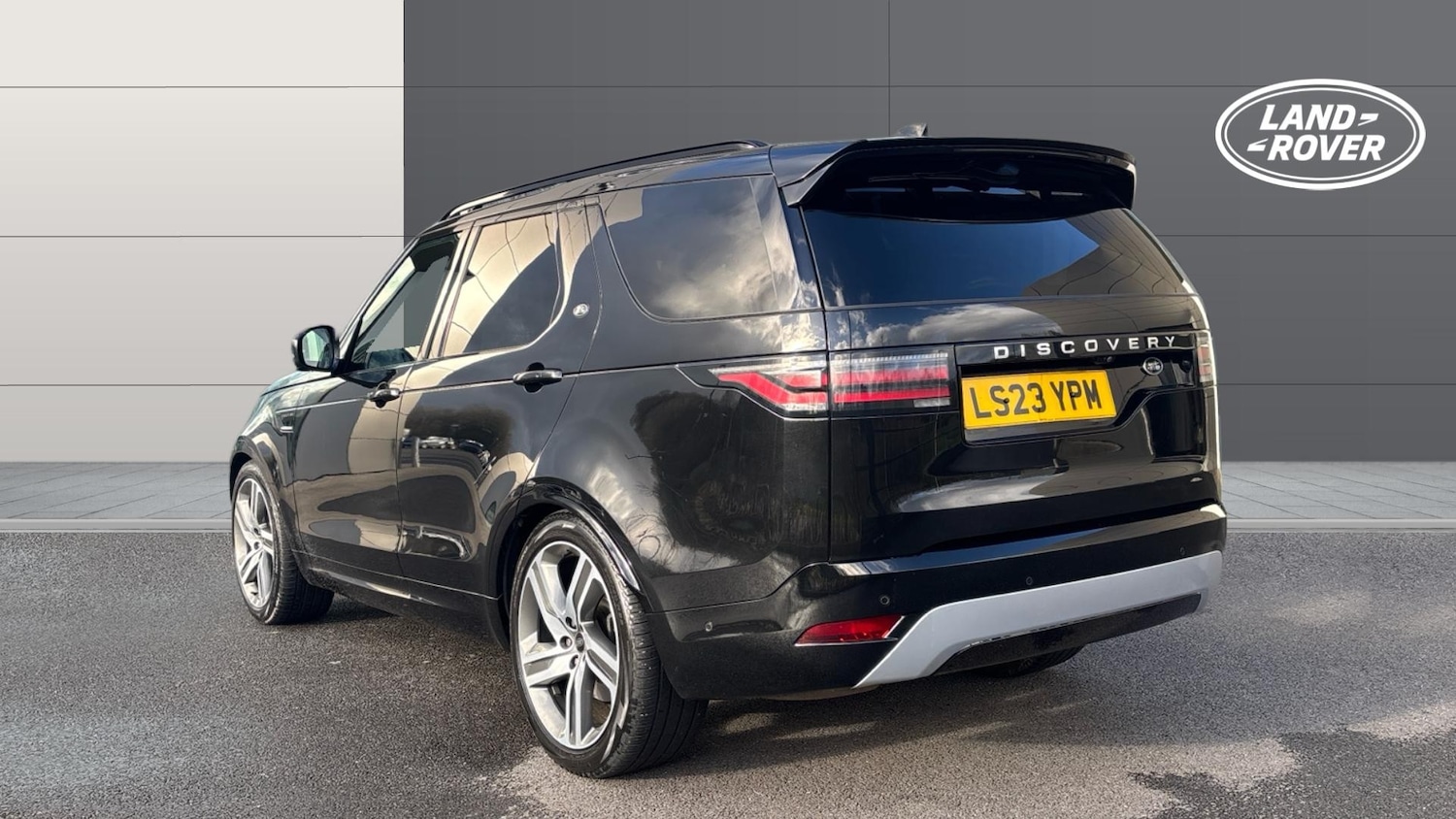 Used Land Rover Discovery 2023 for sale - 77763346: Photo 2