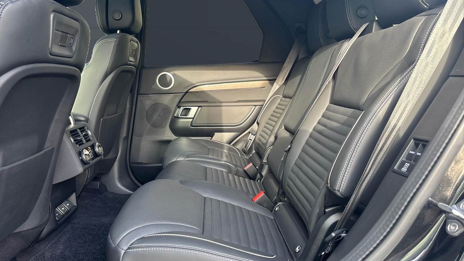 Used Land Rover Discovery 2023 for sale - 77763346: Photo 4