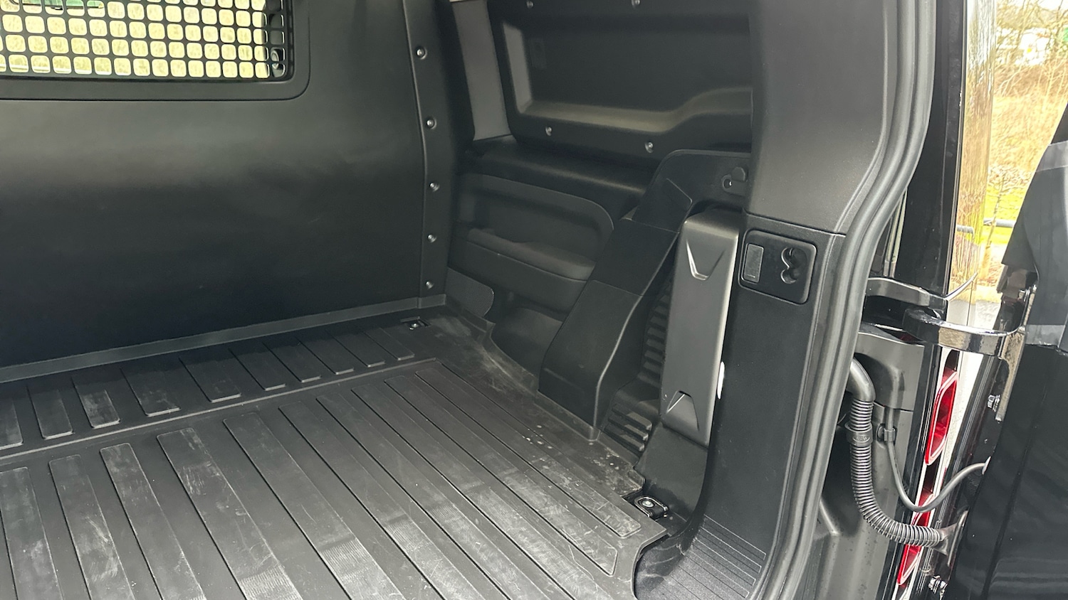 Used Land Rover Defender 2024 for sale - 77271260: Photo 39