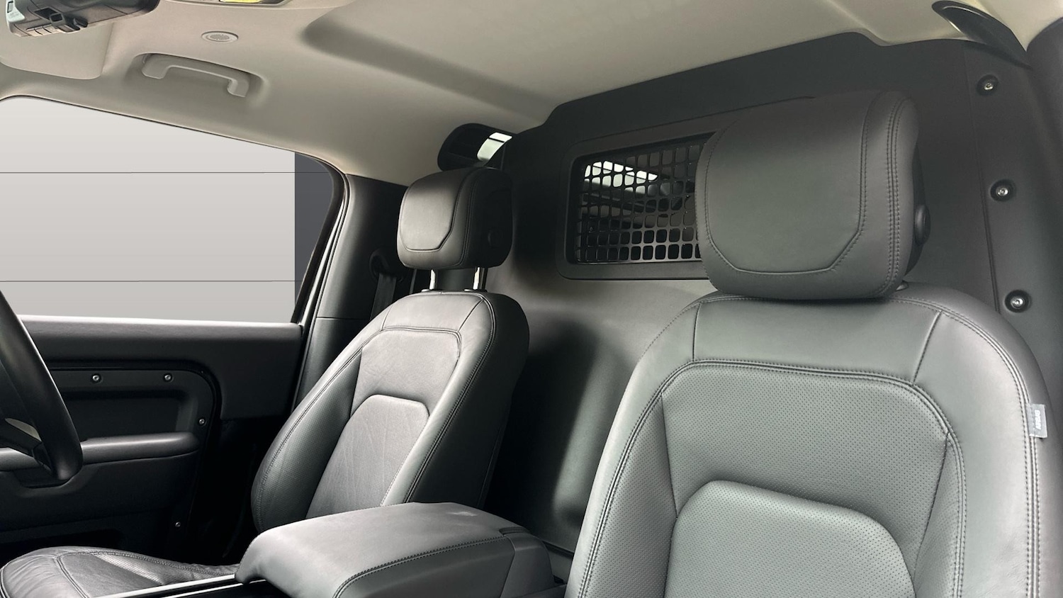 Used Land Rover Defender 2024 for sale - 77271260: Photo 4