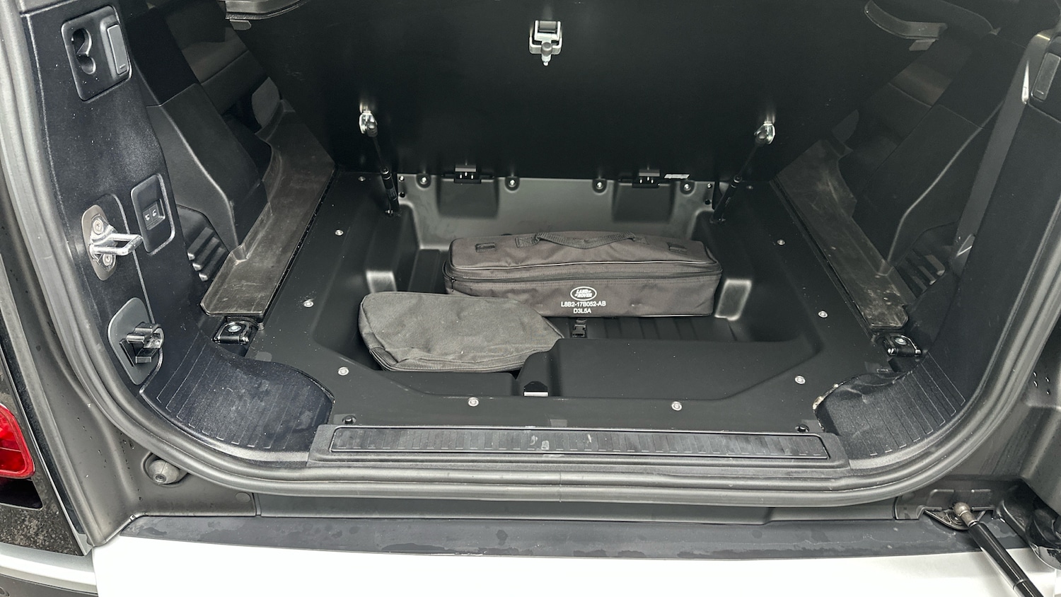 Used Land Rover Defender 2024 for sale - 77271260: Photo 43