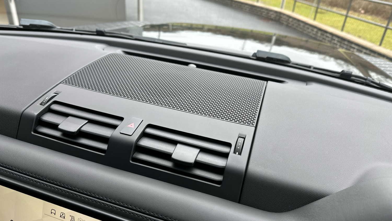 Used Land Rover Defender 2024 for sale - 77271260: Photo 65