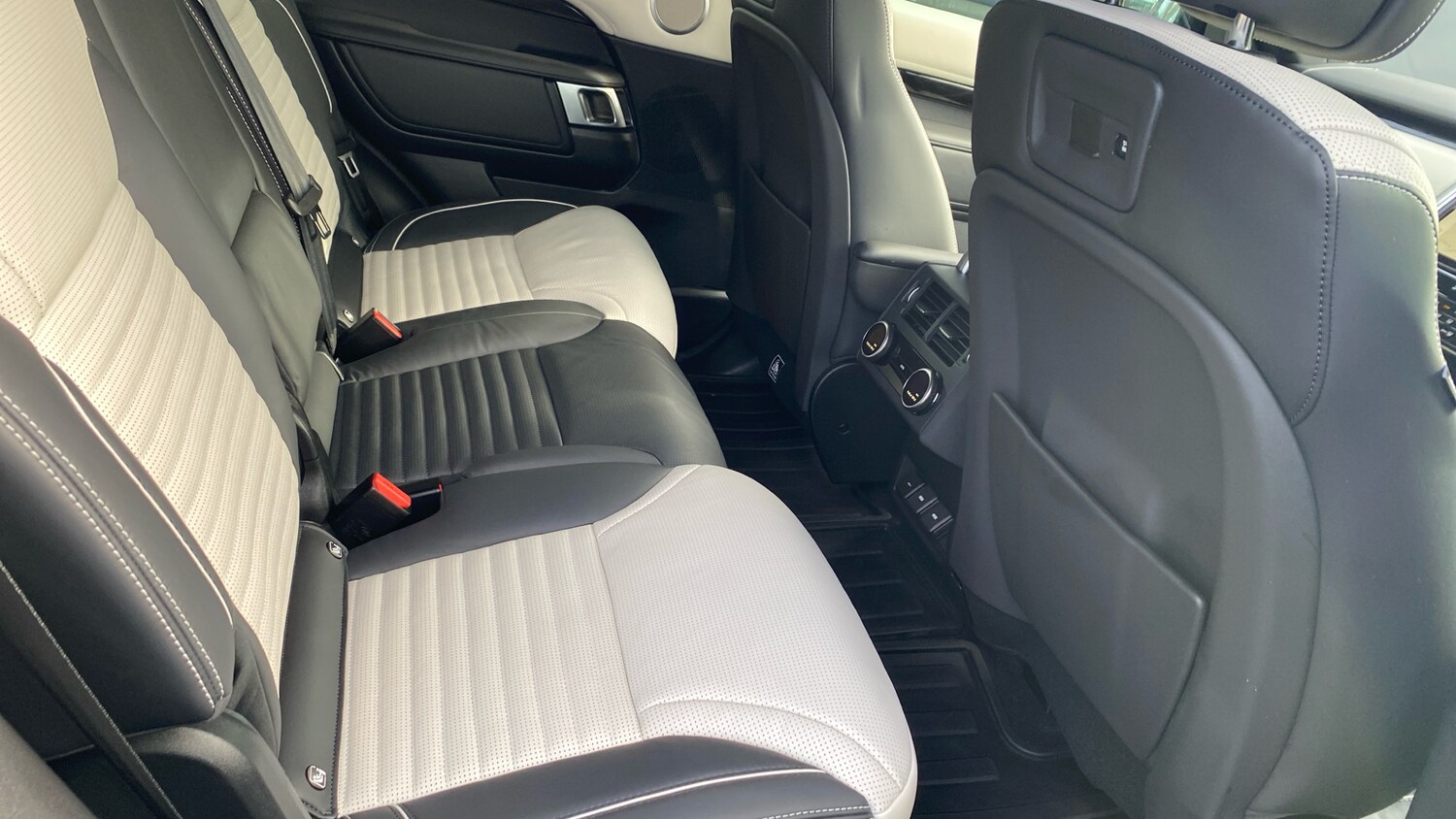 Used Land Rover Discovery 2023 for sale - 77567625: Photo 32