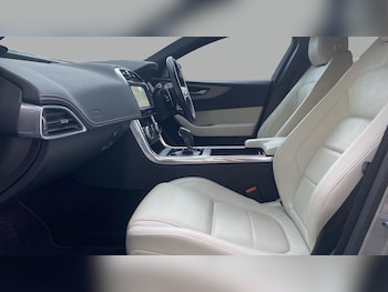 Used Jaguar XE 2019 for sale - 77167926: Photo