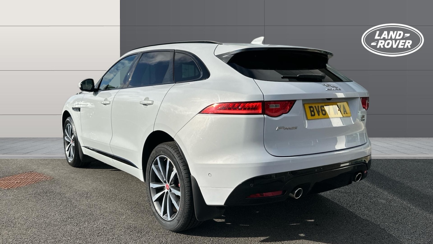 Used Jaguar F-Pace 2017 for sale - 77729704: Photo 2