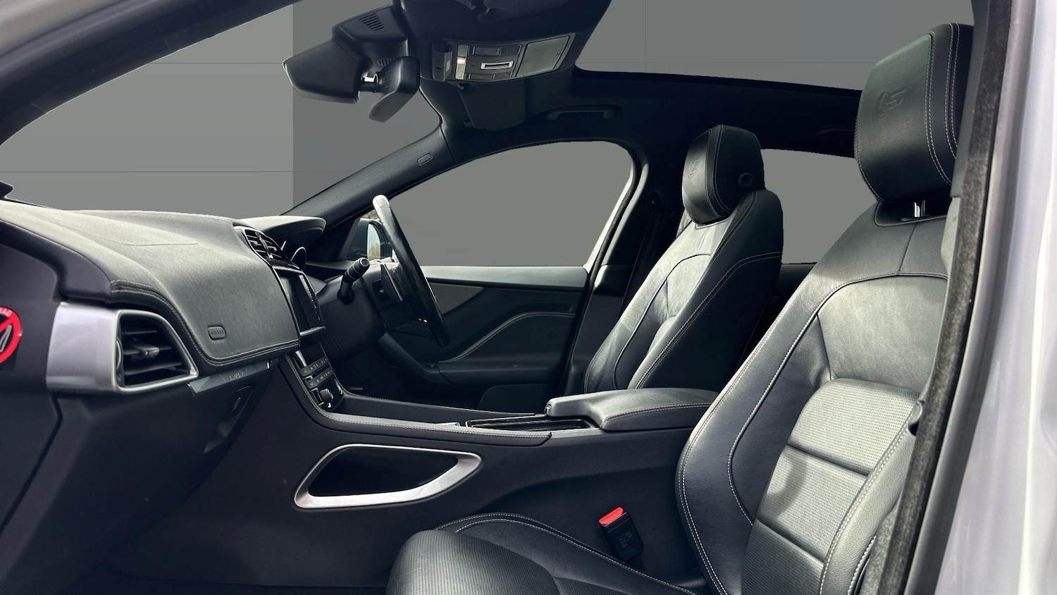 Used Jaguar F-Pace 2017 for sale - 77729704: Photo 3