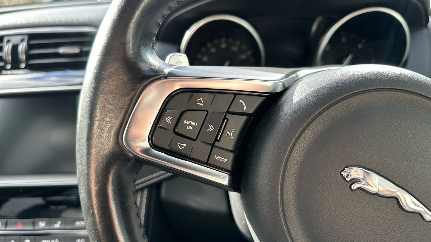 Used Jaguar F-Pace 2017 for sale - 77729704: Photo 36