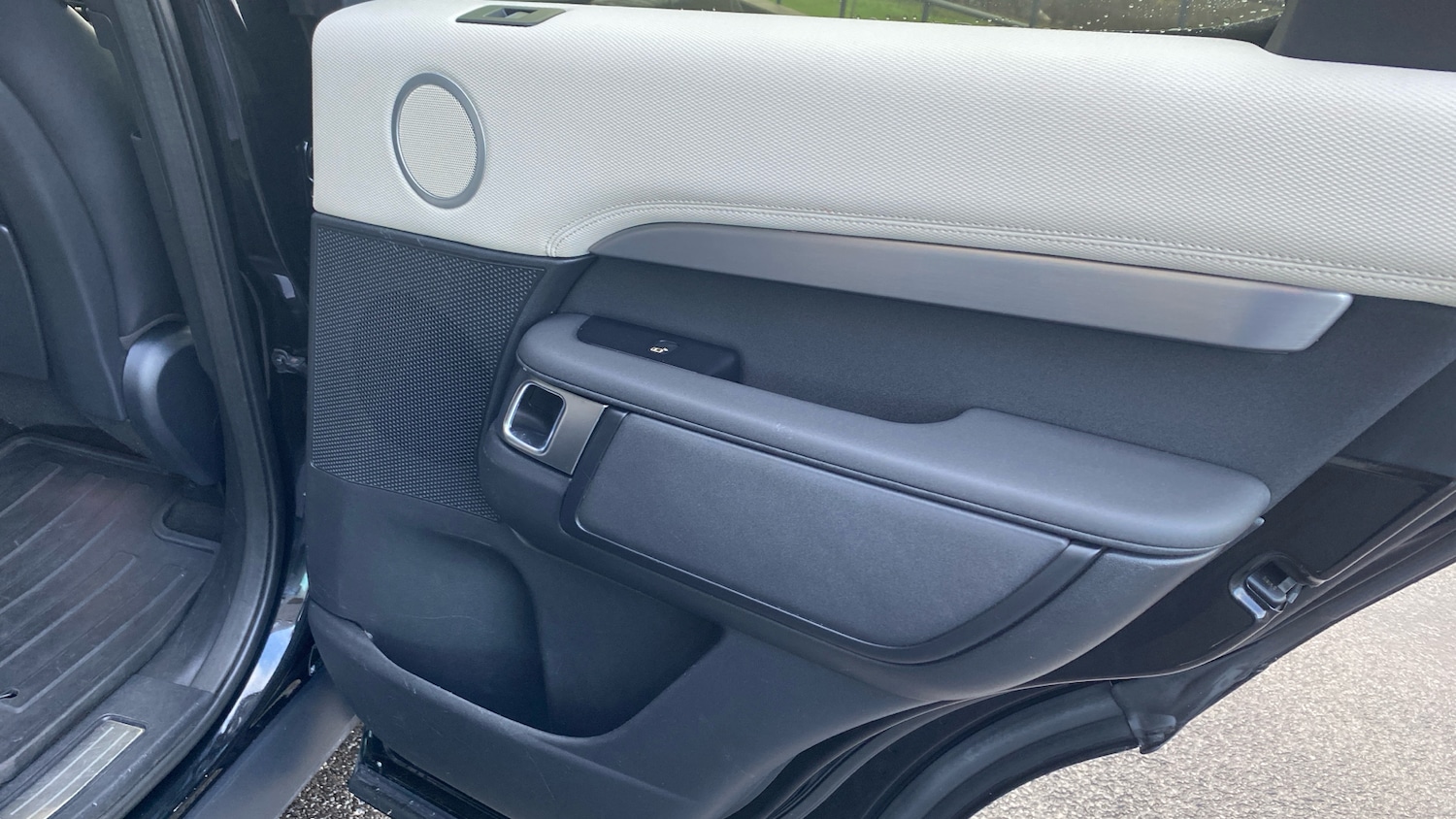 Used Land Rover Discovery 2021 for sale - 77545677: Photo 32