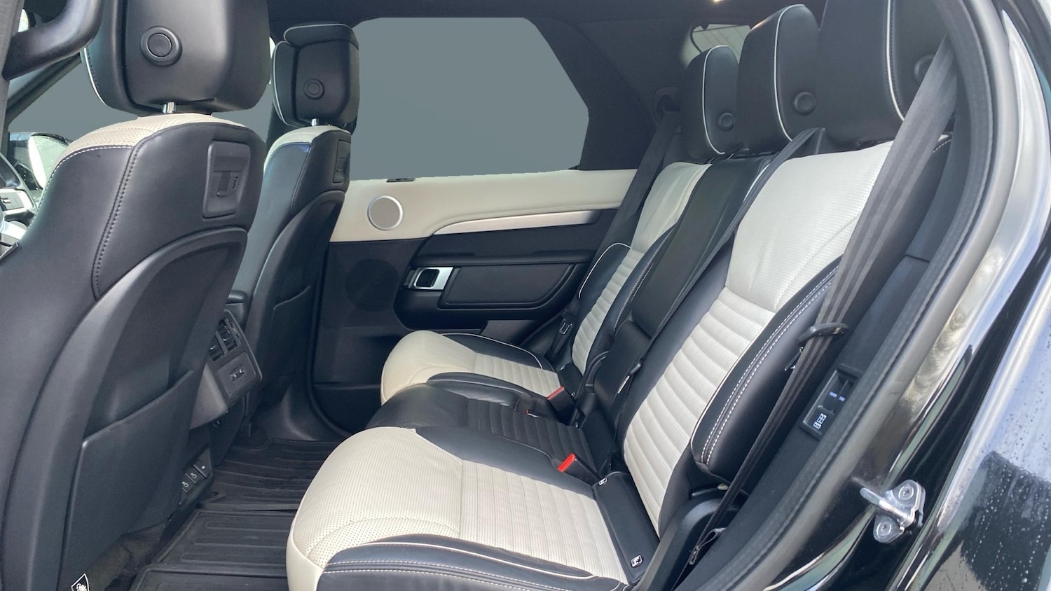 Used Land Rover Discovery 2021 for sale - 77545677: Photo 4