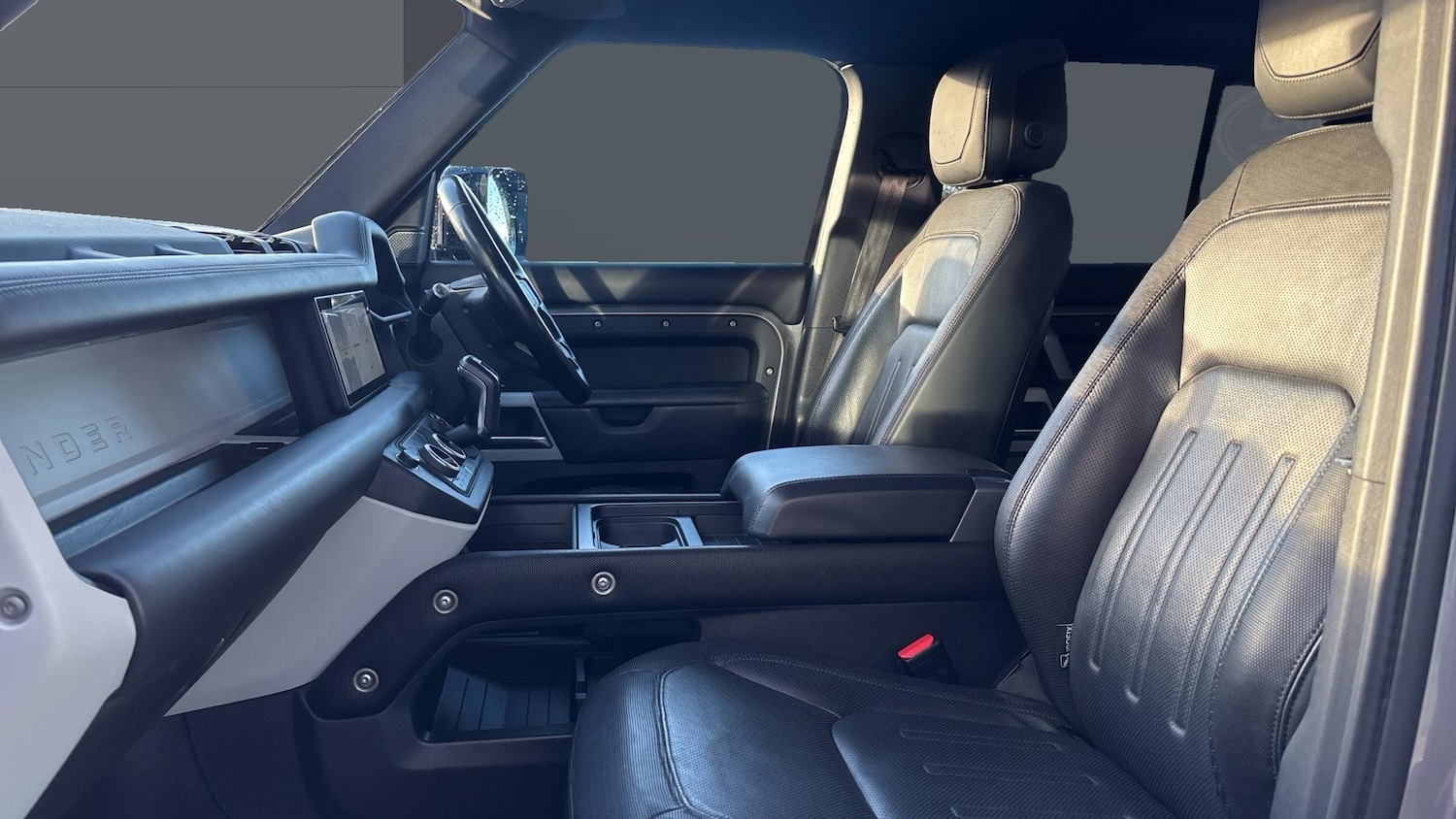 Used Land Rover Defender 2021 for sale - 76862254: Photo 3