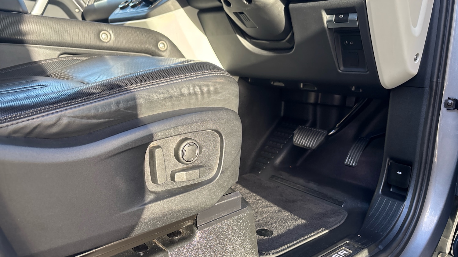 Used Land Rover Defender 2021 for sale - 76862254: Photo 36