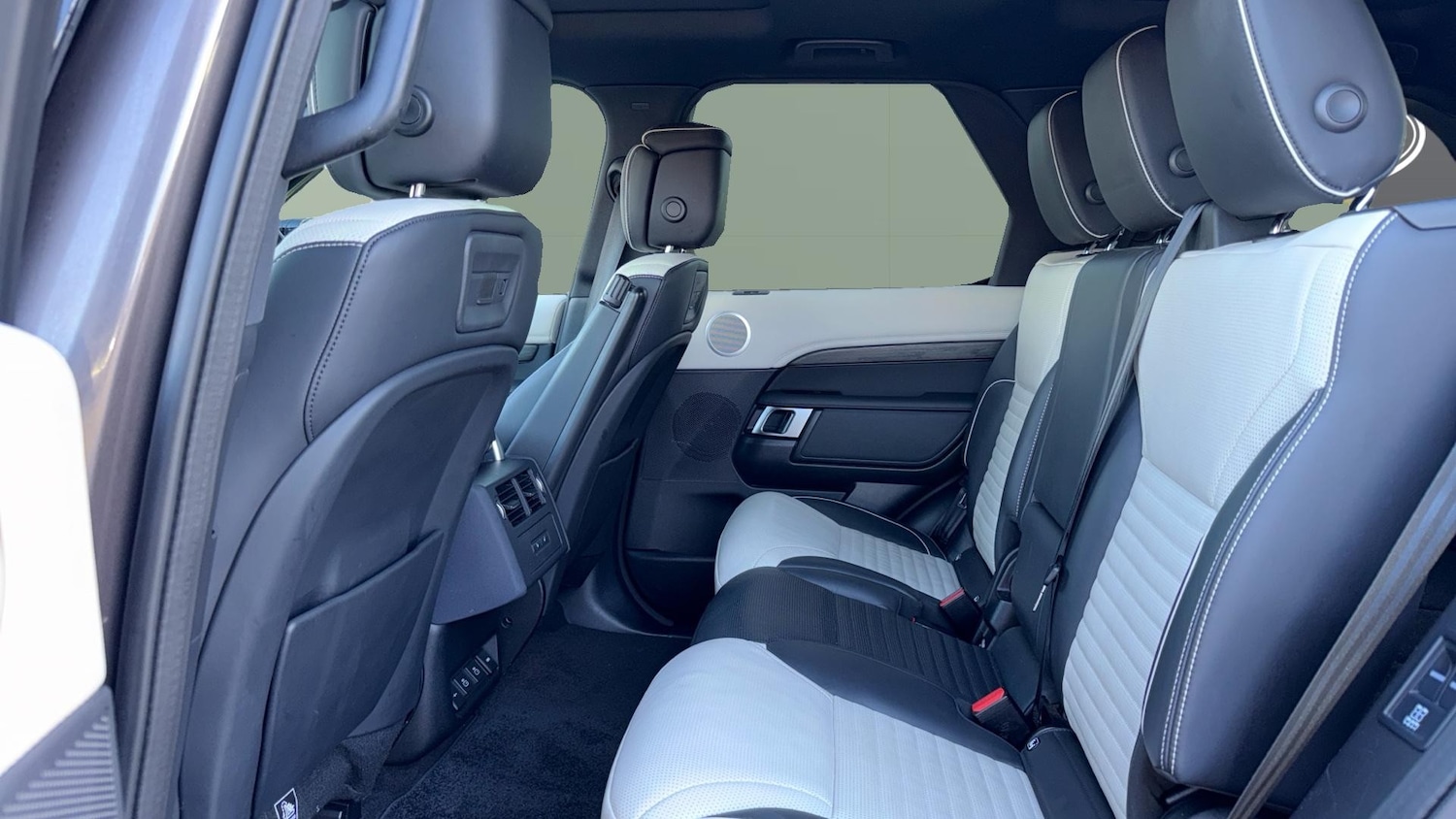 Used Land Rover Discovery 2021 for sale - 76532072: Photo 4