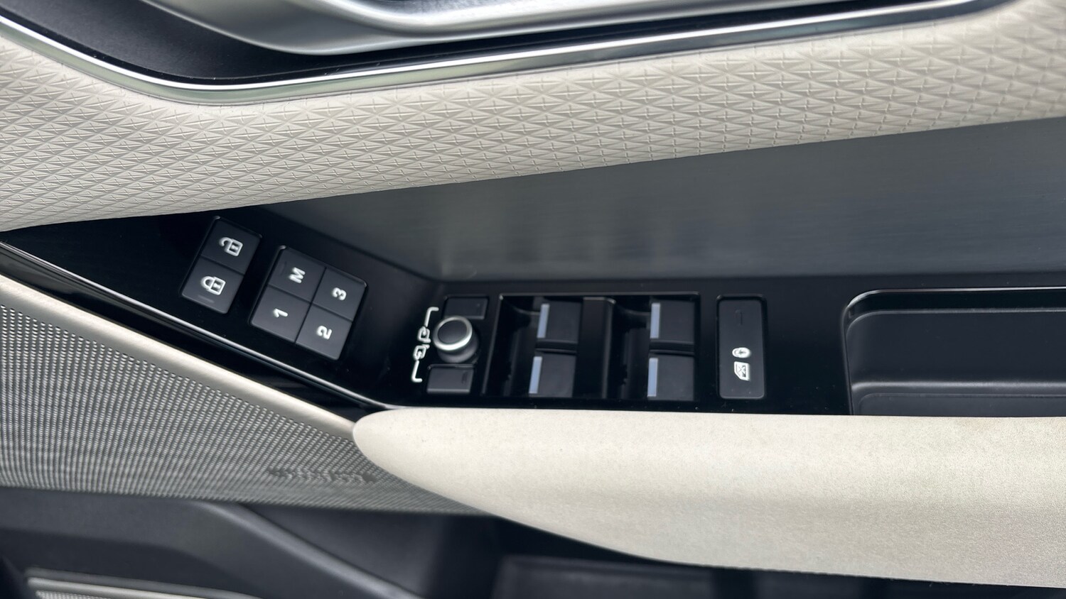 Used Land Rover Range Rover Velar 2023 for sale - 77584393: Photo 26