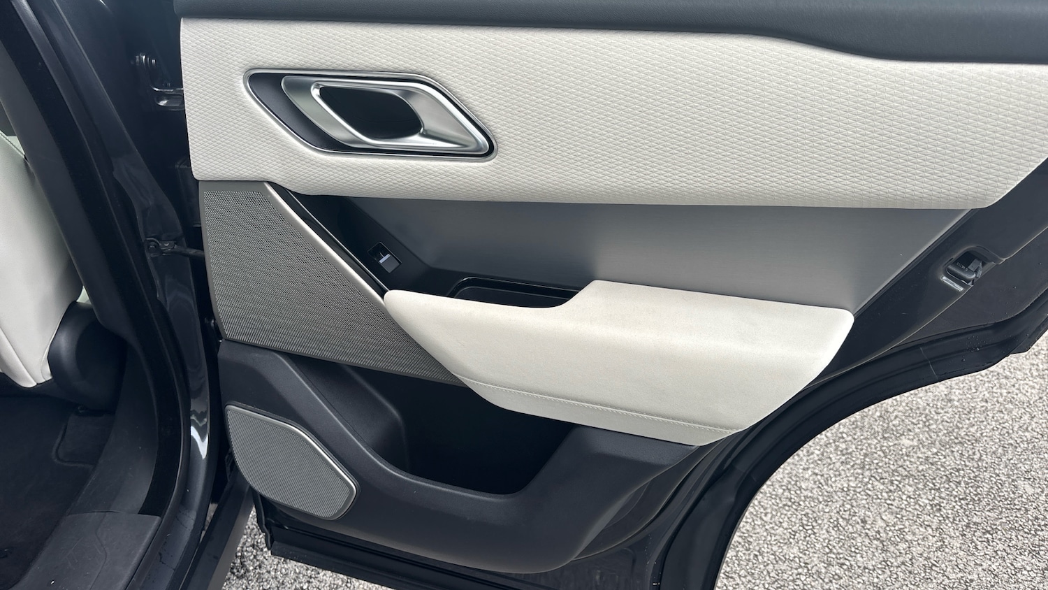 Used Land Rover Range Rover Velar 2023 for sale - 77584393: Photo 32