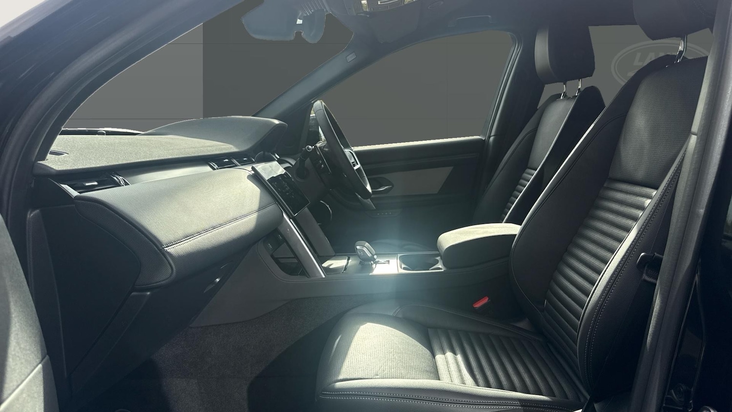 Used Land Rover Discovery Sport 2025 for sale - 76554135: Photo 3