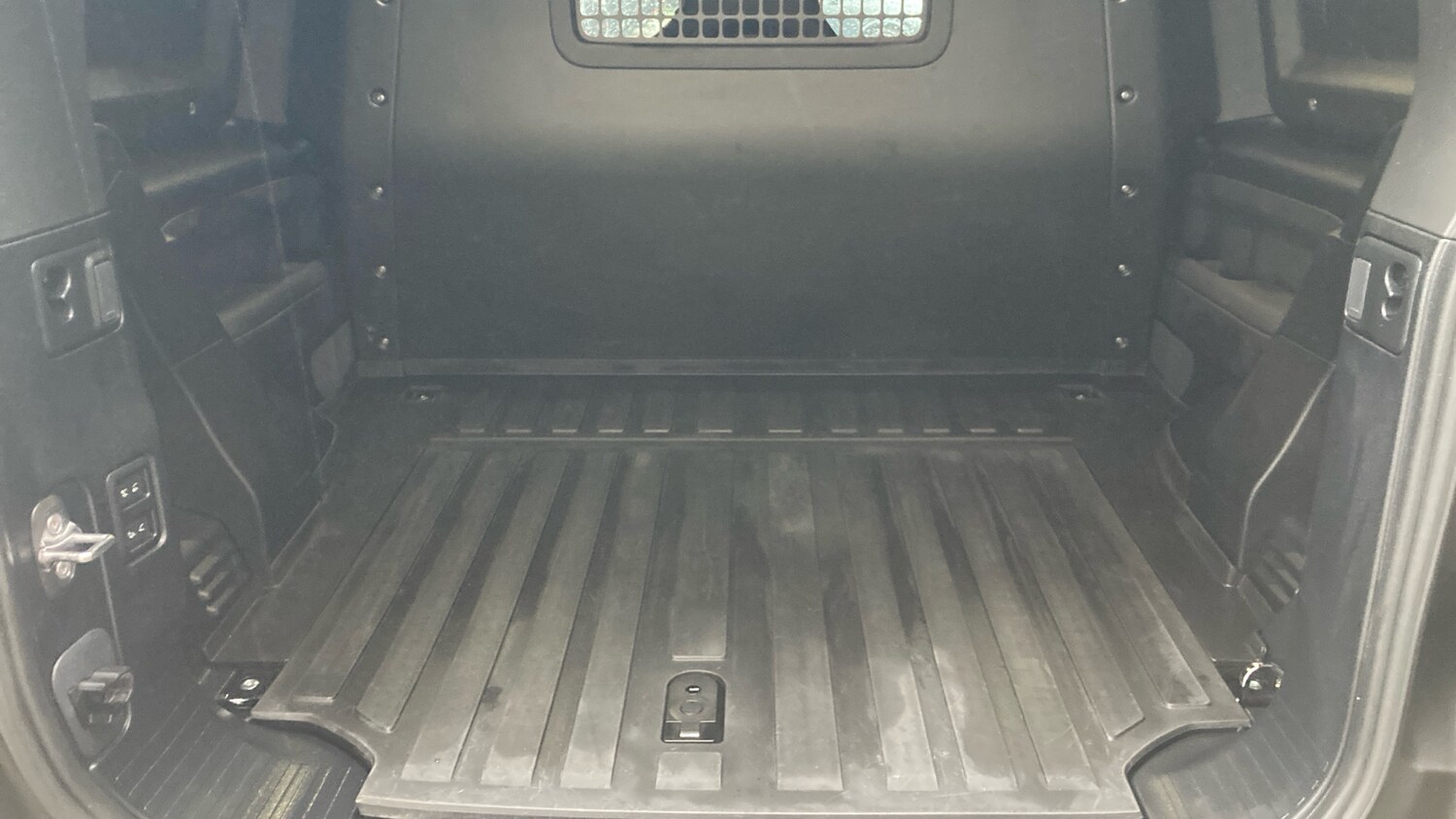 Used Land Rover Defender 2024 for sale - 77432496: Photo 10