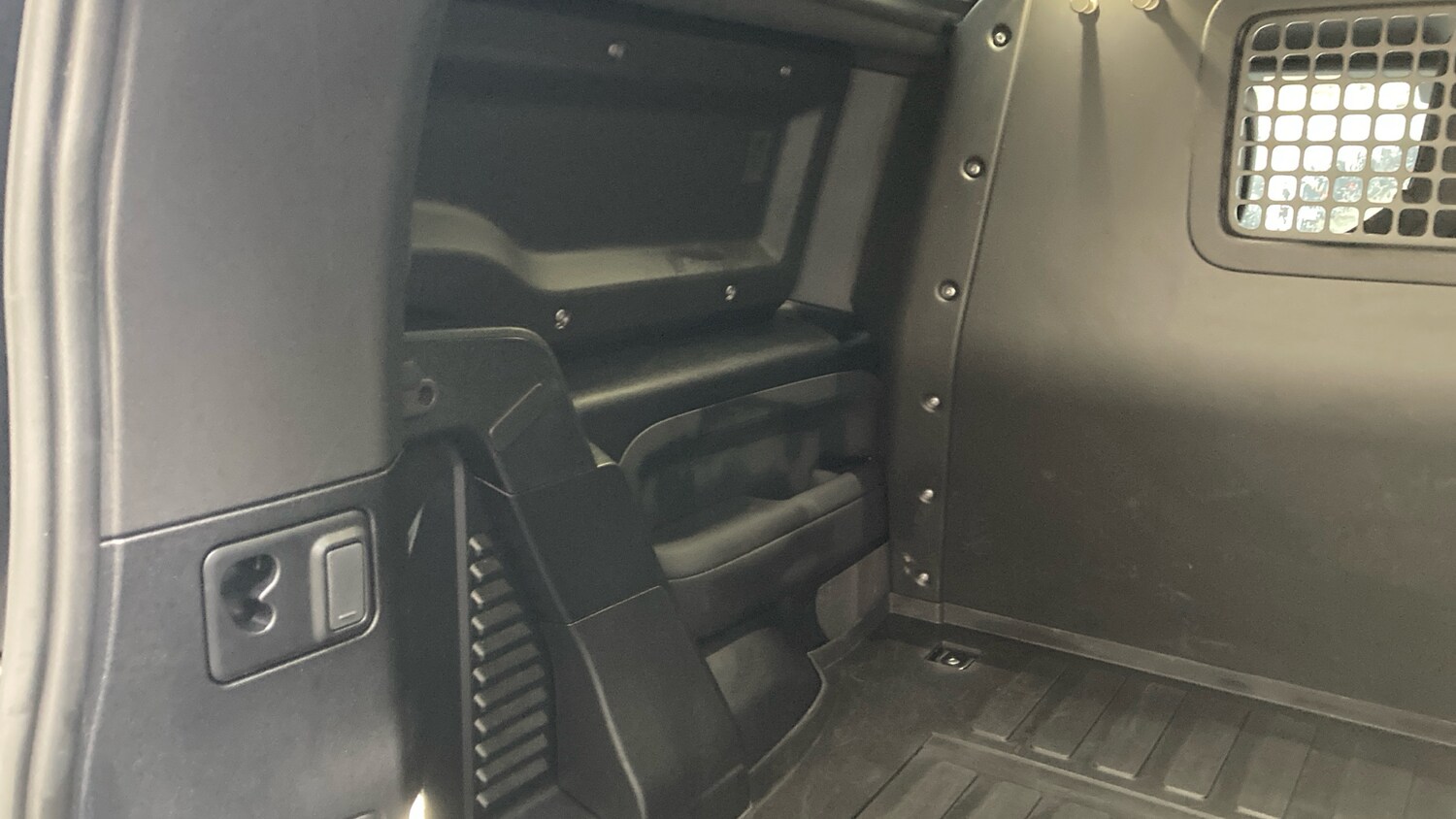 Used Land Rover Defender 2024 for sale - 77432496: Photo 24