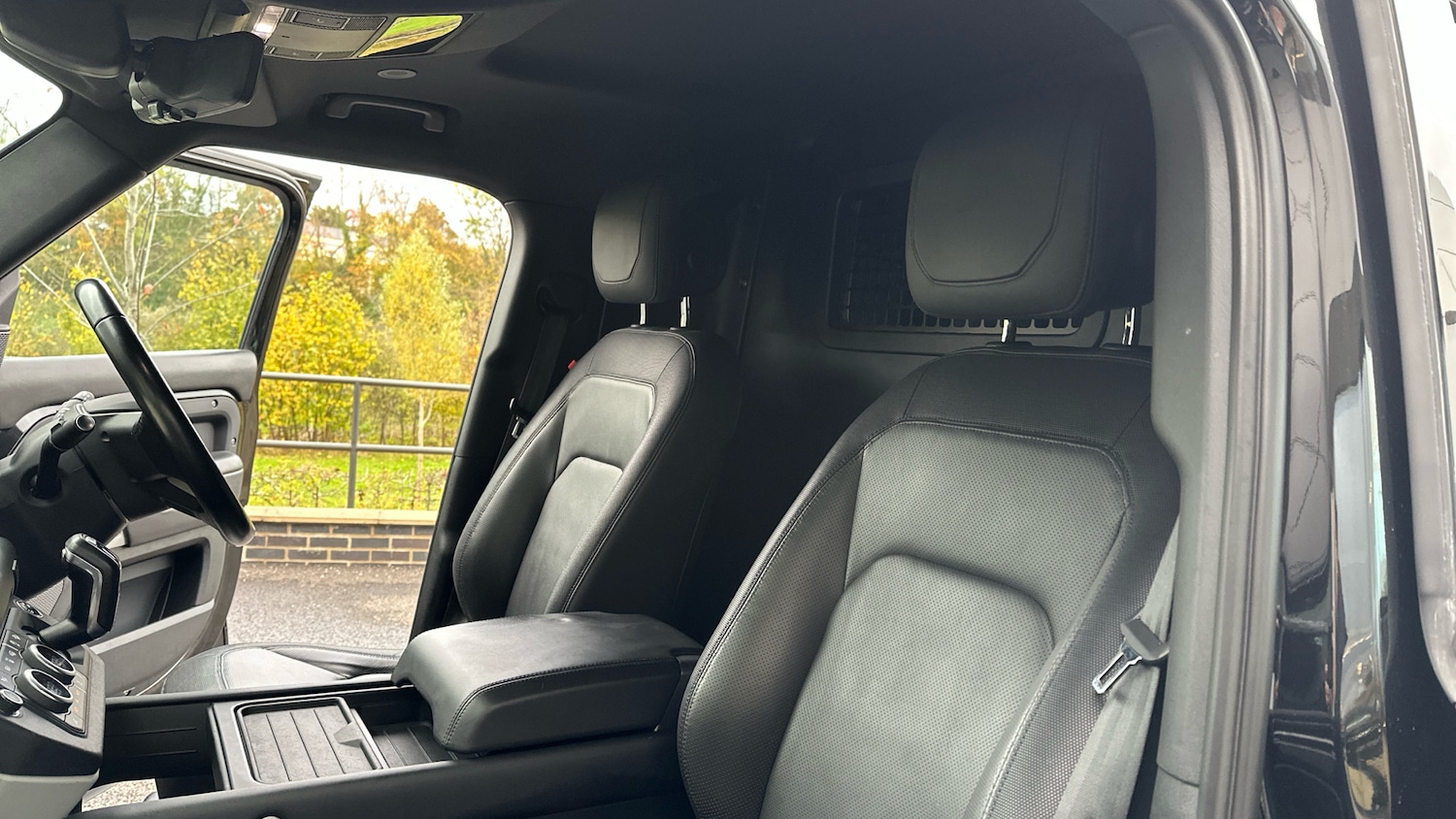 Used Land Rover Defender 2022 for sale - 76403160: Photo 42