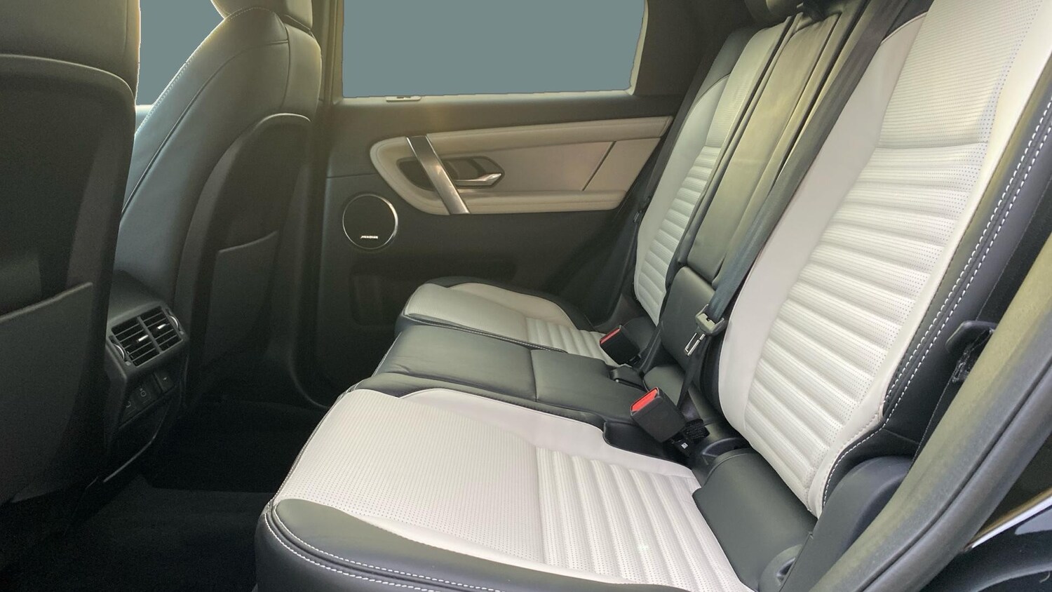 Used Land Rover Discovery Sport 2025 for sale - 76734925: Photo 4