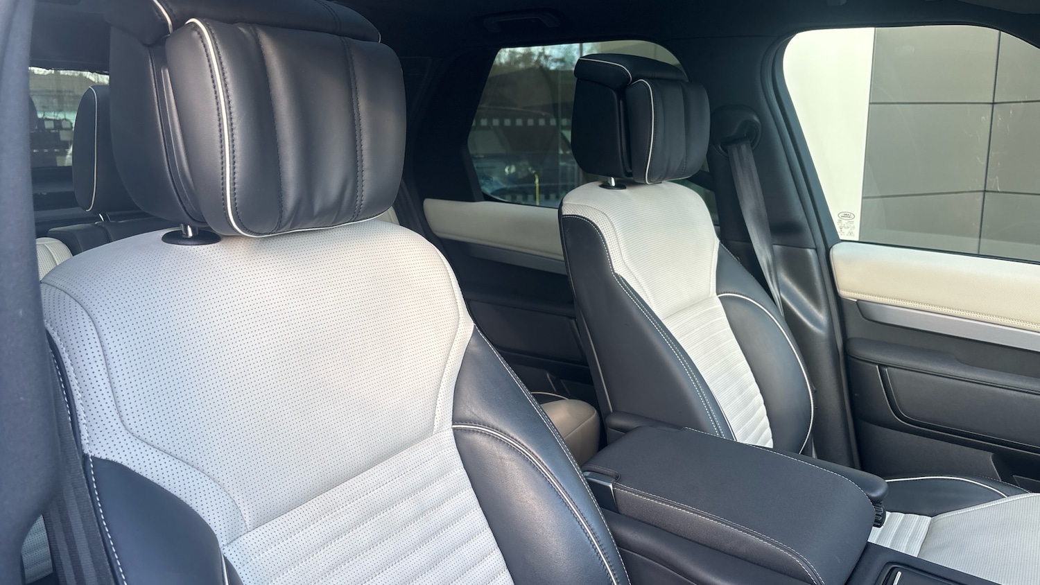 Used Land Rover Discovery 2021 for sale - 77228116: Photo 32