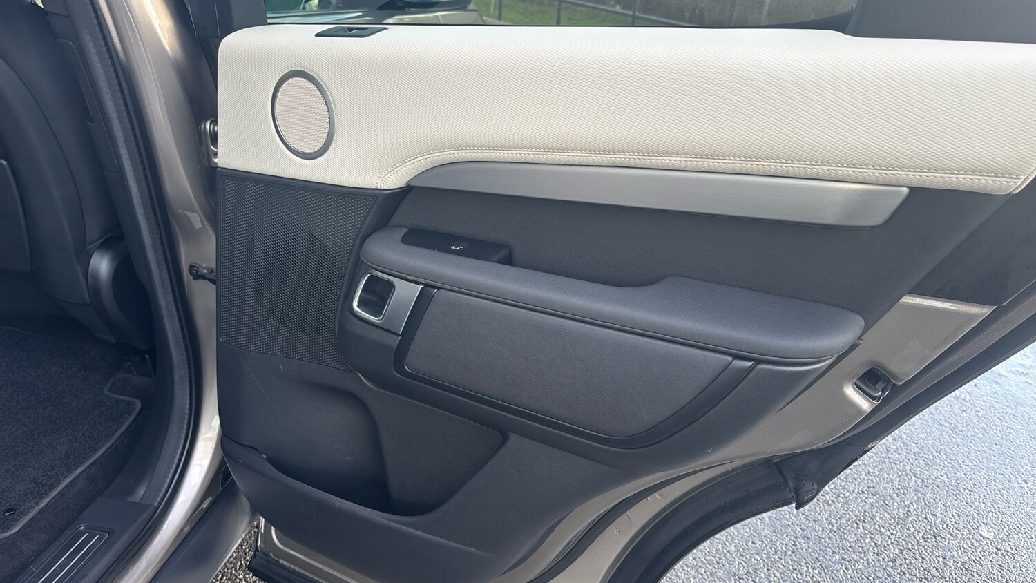 Used Land Rover Discovery 2021 for sale - 77228116: Photo 33