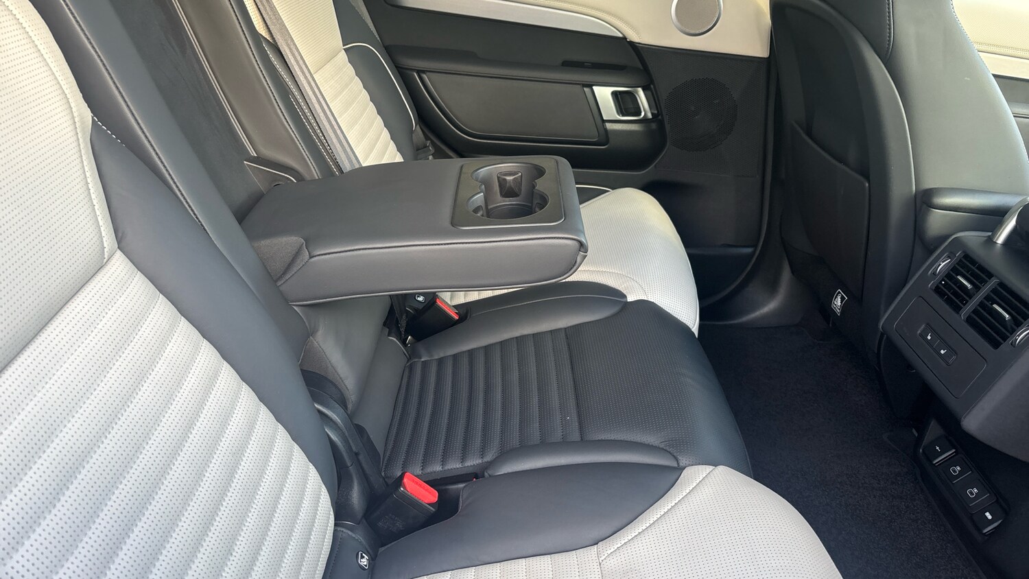 Used Land Rover Discovery 2021 for sale - 77228116: Photo 36