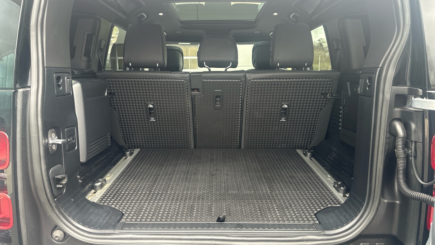 Used Land Rover Defender 2023 for sale - 78039153: Photo 10