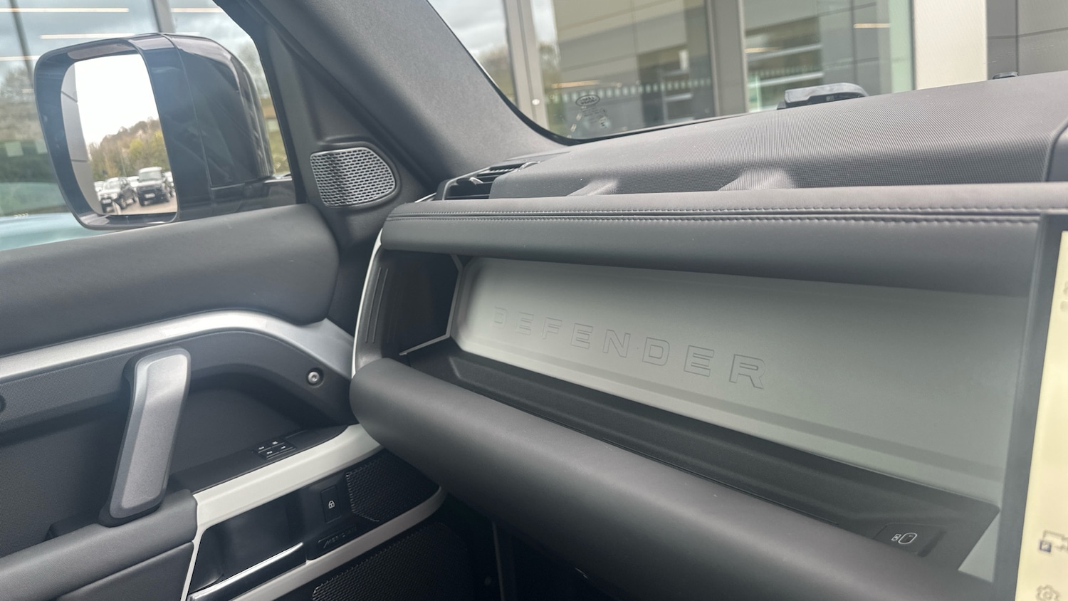 Used Land Rover Defender 2023 for sale - 78039153: Photo 22